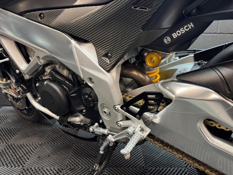 APRILIA Tuono 1100 V4