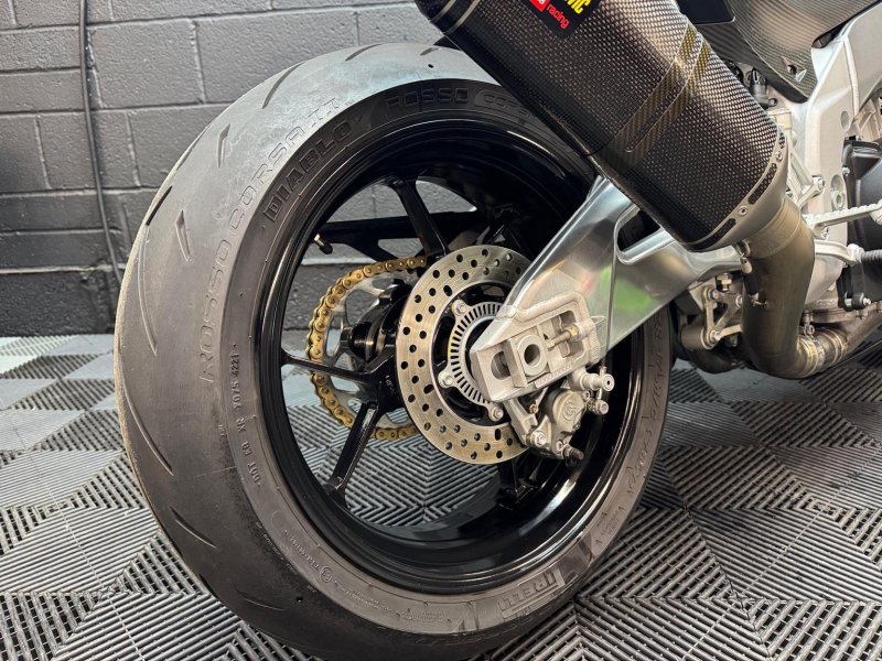 APRILIA Tuono 1100 V4