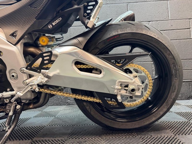 APRILIA Tuono 1100 V4