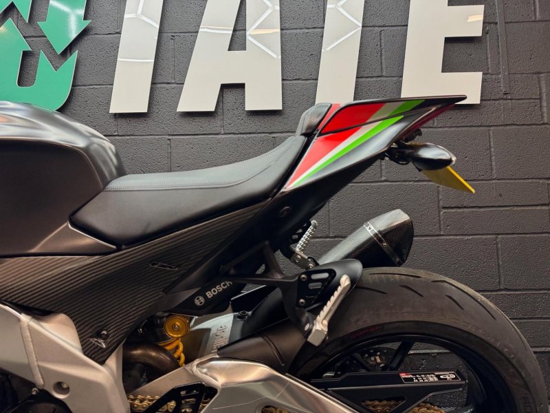 APRILIA Tuono 1100 V4