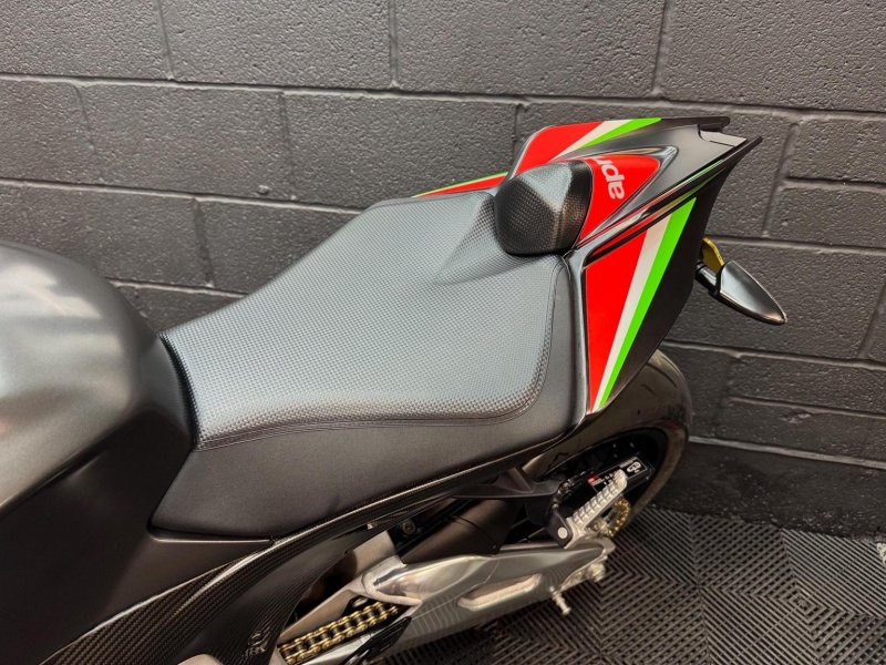 APRILIA Tuono 1100 V4