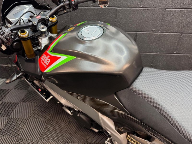 APRILIA Tuono 1100 V4