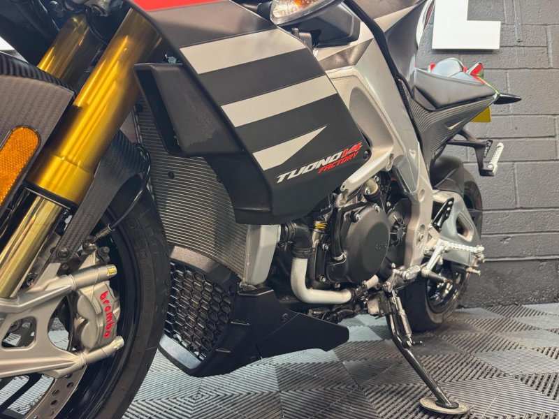 APRILIA Tuono 1100 V4