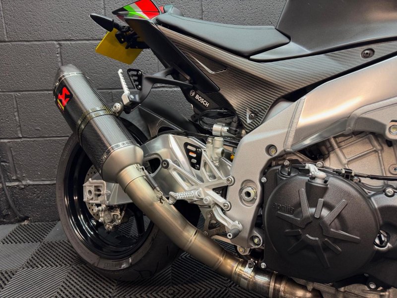 APRILIA Tuono 1100 V4