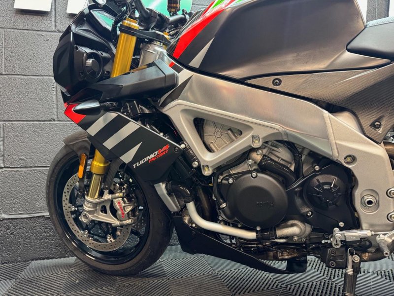 APRILIA Tuono 1100 V4