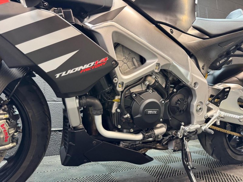 APRILIA Tuono 1100 V4