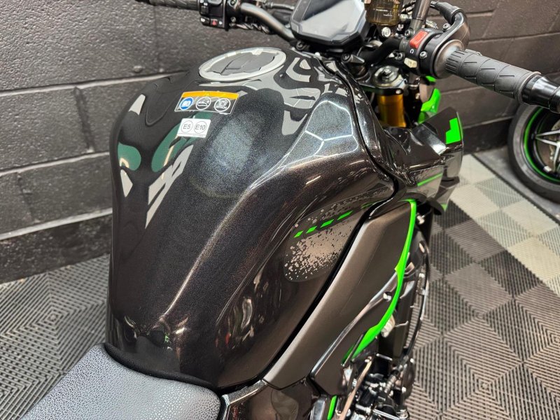 KAWASAKI Z900