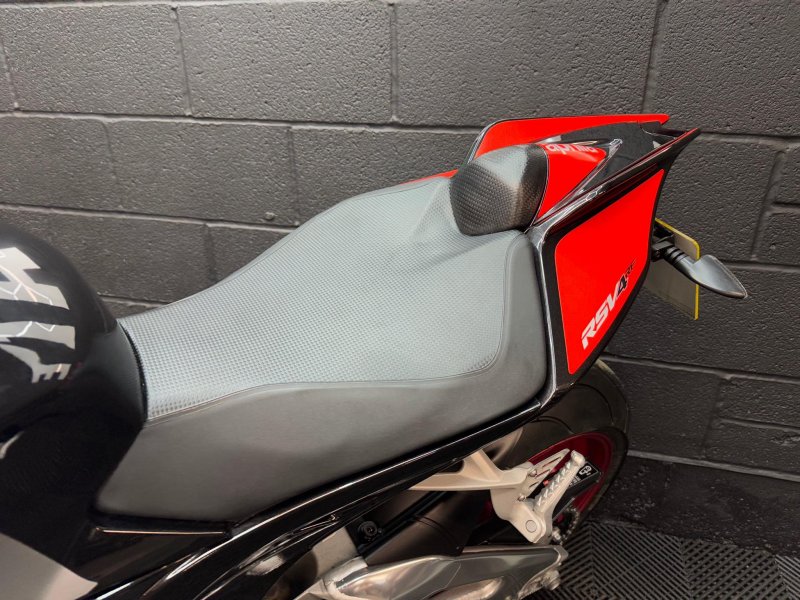 APRILIA RSV4