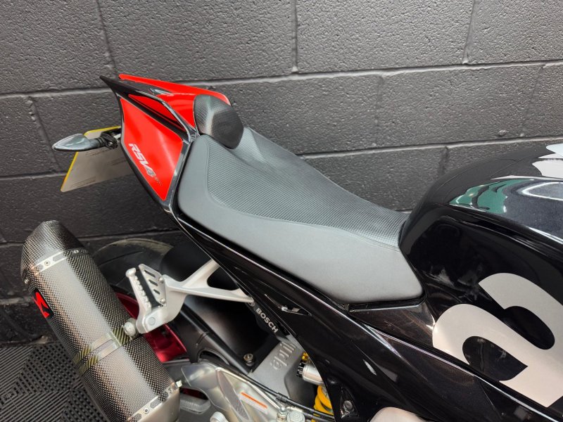 APRILIA RSV4