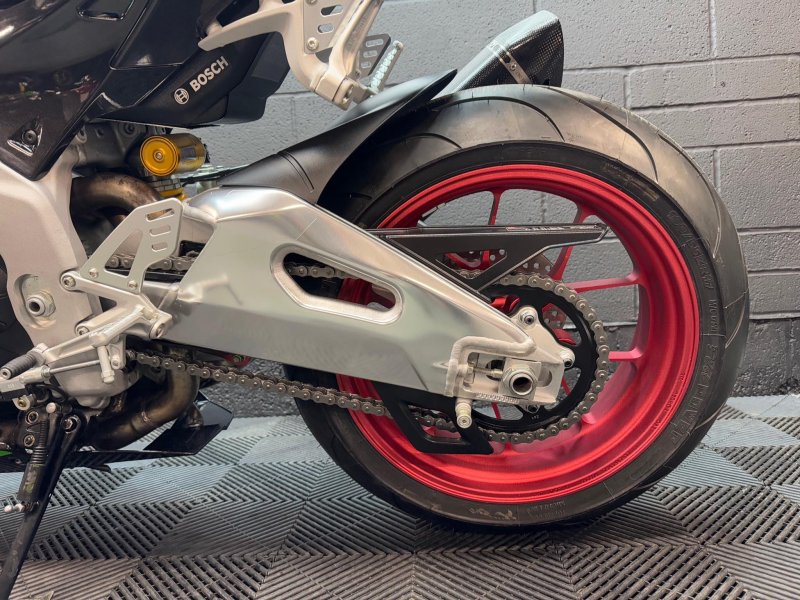 APRILIA RSV4