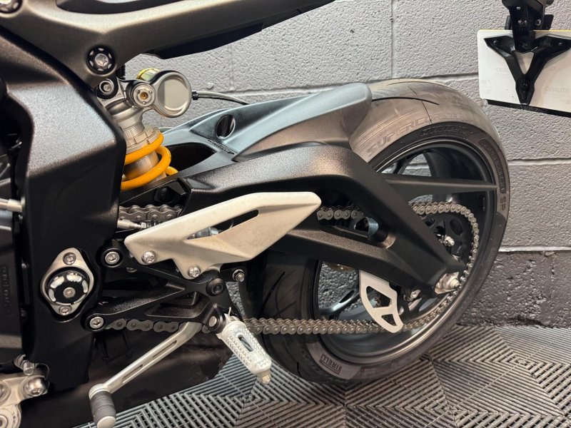 TRIUMPH STREET TRIPLE 765