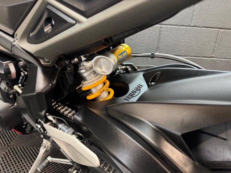 TRIUMPH STREET TRIPLE 765