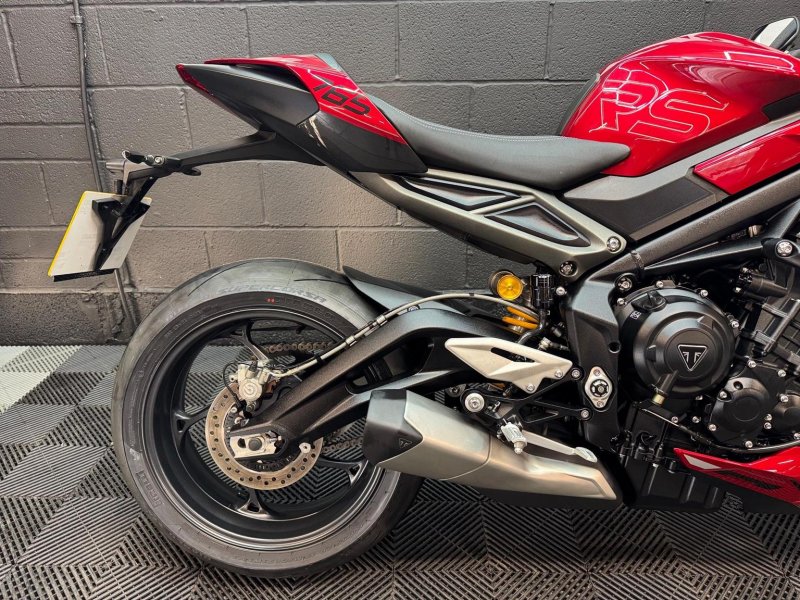 TRIUMPH STREET TRIPLE 765