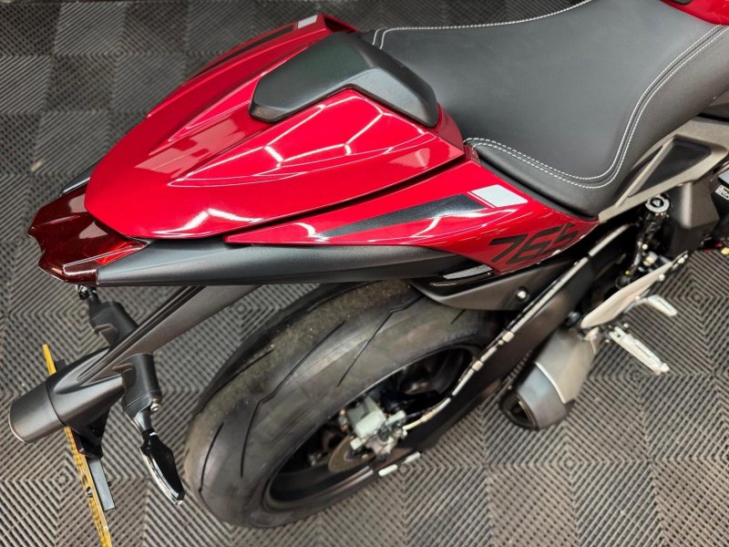 TRIUMPH STREET TRIPLE 765