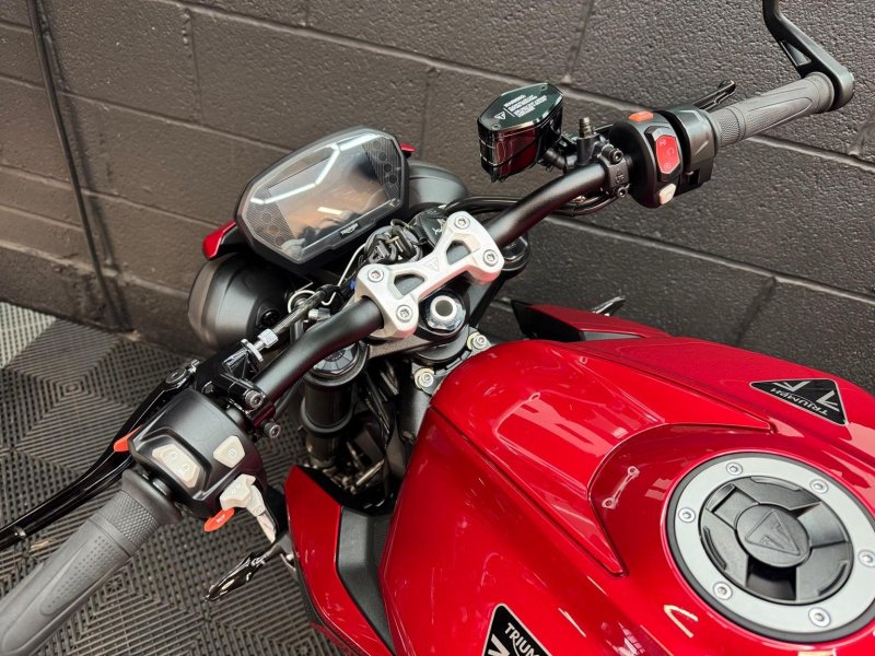 TRIUMPH STREET TRIPLE 765