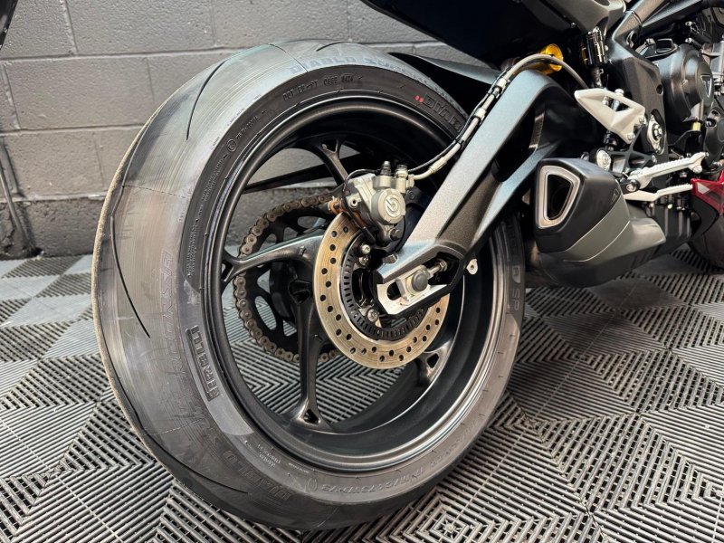 TRIUMPH STREET TRIPLE 765