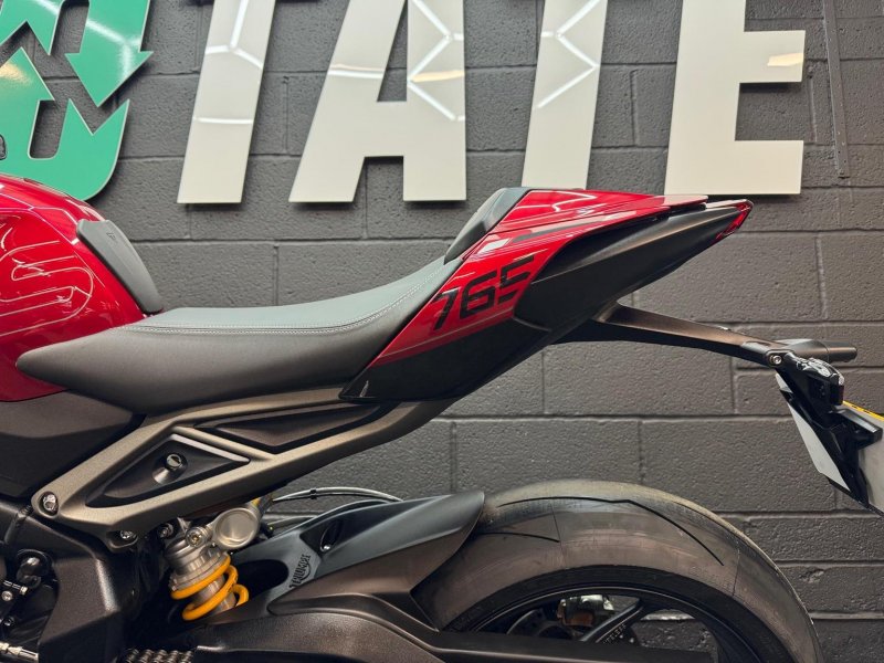 TRIUMPH STREET TRIPLE 765