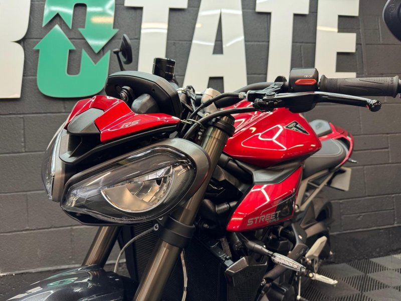TRIUMPH STREET TRIPLE 765
