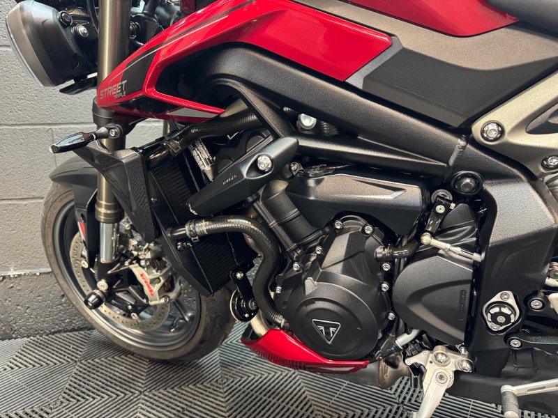 TRIUMPH STREET TRIPLE 765