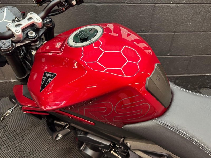 TRIUMPH STREET TRIPLE 765