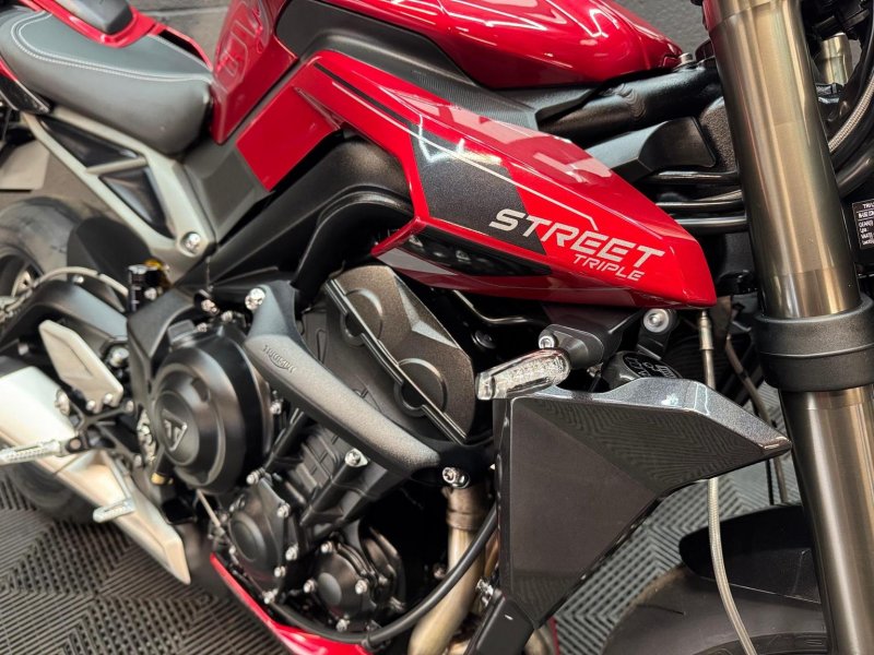 TRIUMPH STREET TRIPLE 765