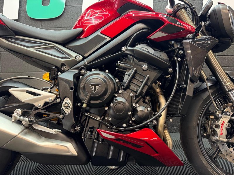 TRIUMPH STREET TRIPLE 765