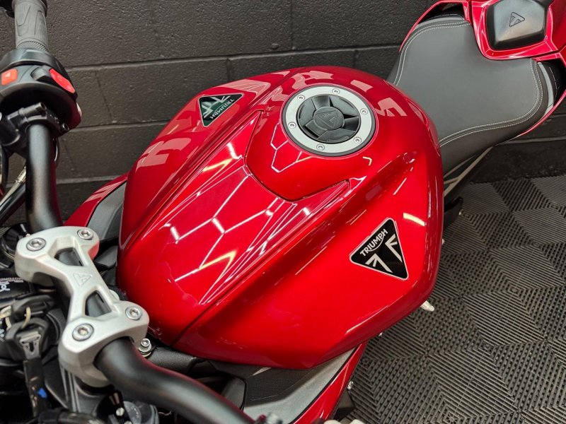 TRIUMPH STREET TRIPLE 765