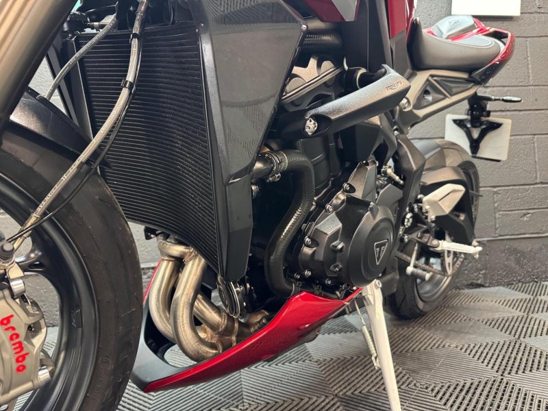 TRIUMPH STREET TRIPLE 765