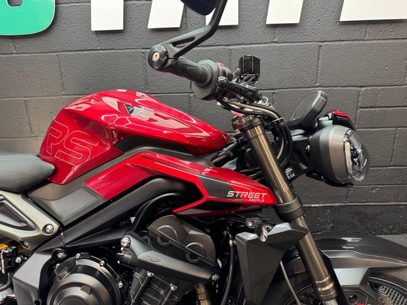 TRIUMPH STREET TRIPLE 765