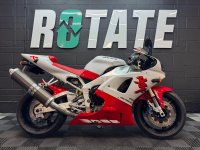 YAMAHA R1