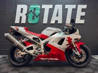 YAMAHA R1