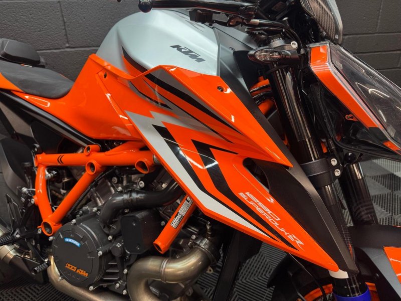 KTM 1290 SUPER DUKE R