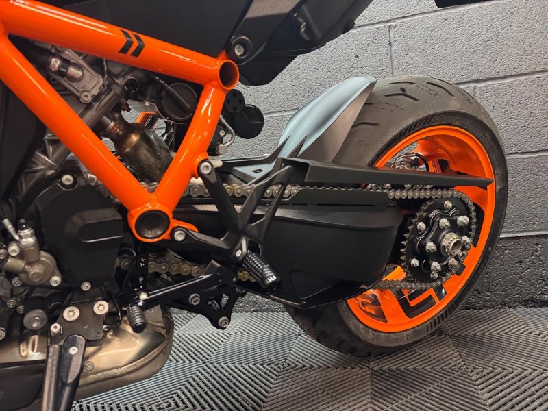 KTM 1290 SUPER DUKE R