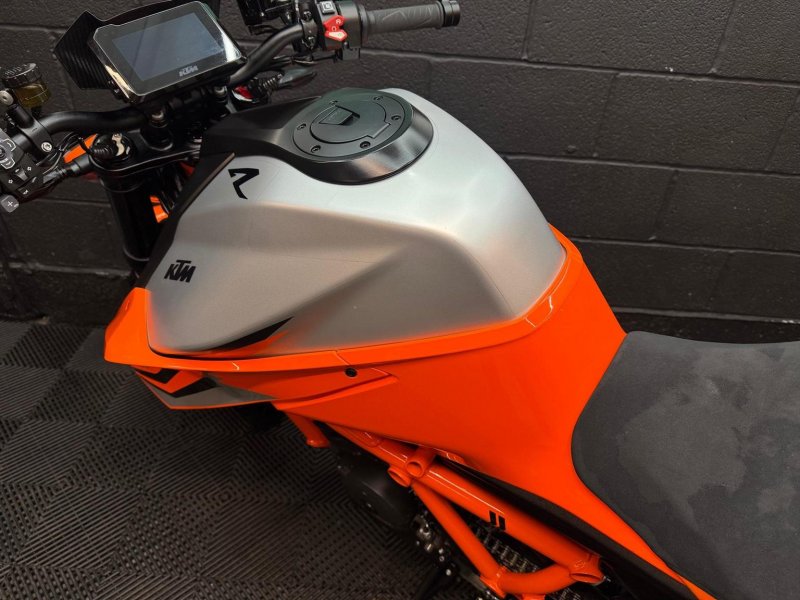 KTM 1290 SUPER DUKE R