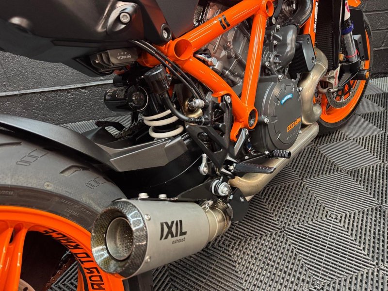 KTM 1290 SUPER DUKE R
