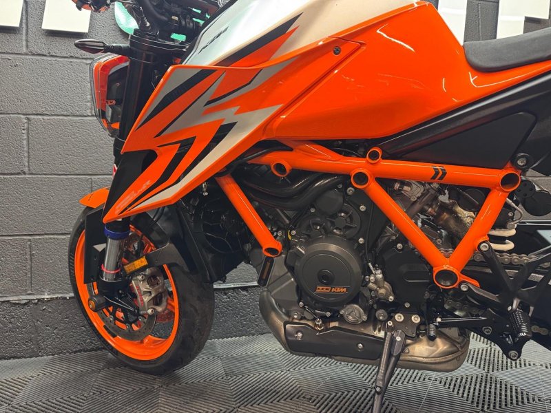 KTM 1290 SUPER DUKE R