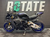 YAMAHA R1M