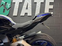 YAMAHA R1M