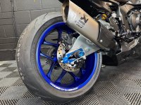 YAMAHA R1M