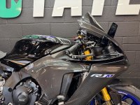 YAMAHA R1M