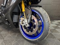 YAMAHA R1M