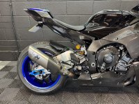 YAMAHA R1M