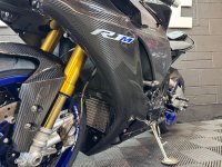 YAMAHA R1M