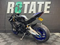 YAMAHA R1M
