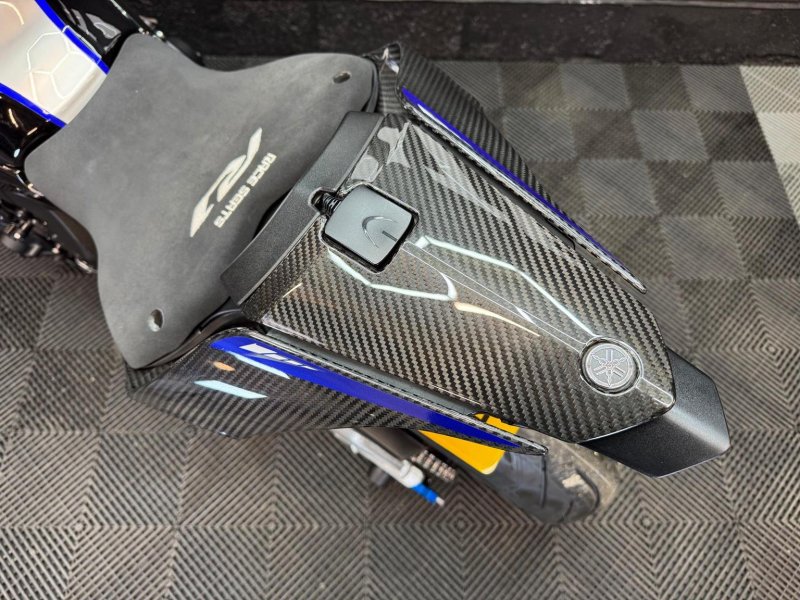 YAMAHA R1M