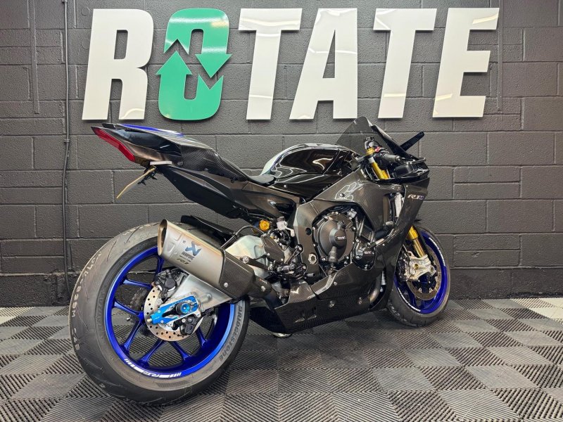 YAMAHA R1M