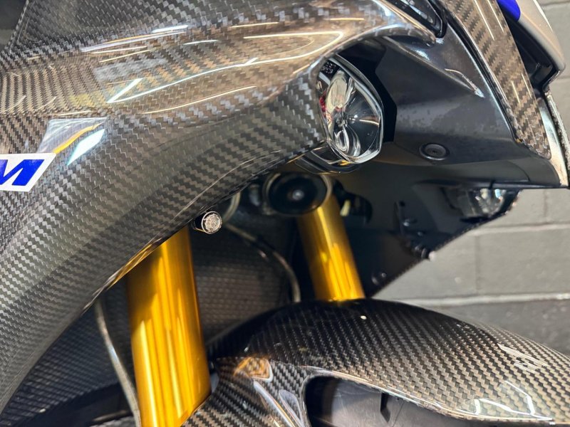 YAMAHA R1M