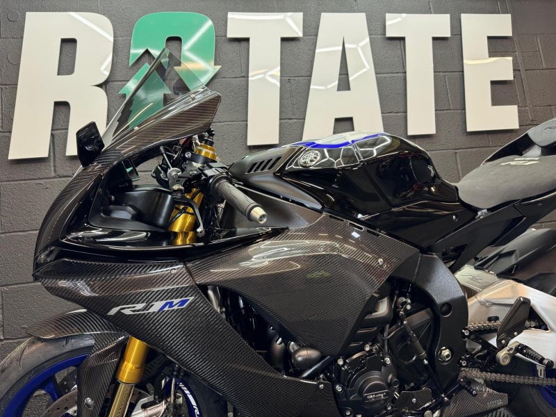 YAMAHA R1M