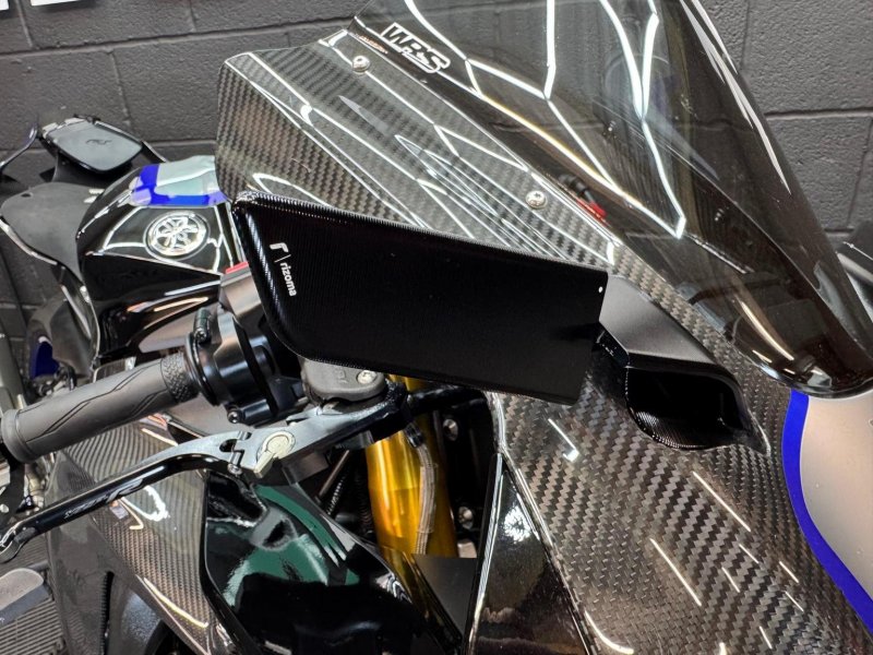 YAMAHA R1M