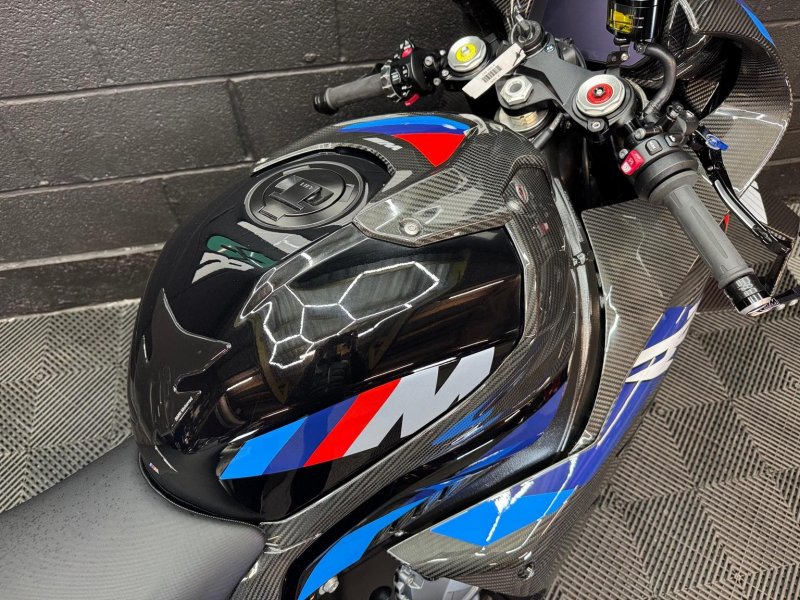 BMW M1000RR